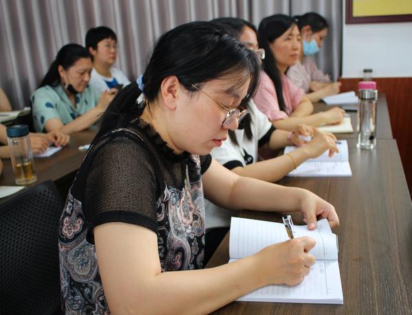 现场教师认真记录笔记1 现场教师认真记录笔记1